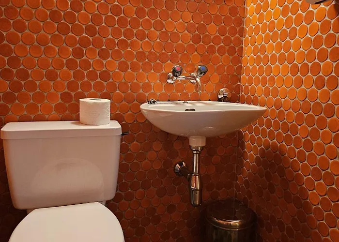 -neptun- Mit Gemeinsamer Kueche Und Bad In Der Altstadt Konukevi