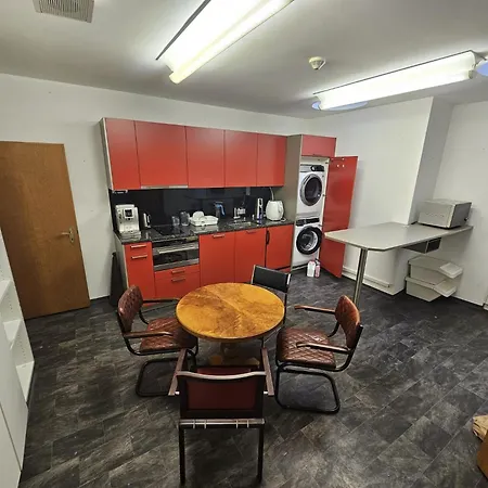 -neptun- Mit Gemeinsamer Kueche Und Bad In Der Altstadt Chur