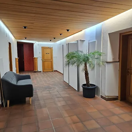 -neptun- Mit Gemeinsamer Kueche Und Bad In Der Altstadt Chur