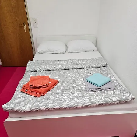 -neptun- Mit Gemeinsamer Kueche Und Bad In Der Altstadt 3*