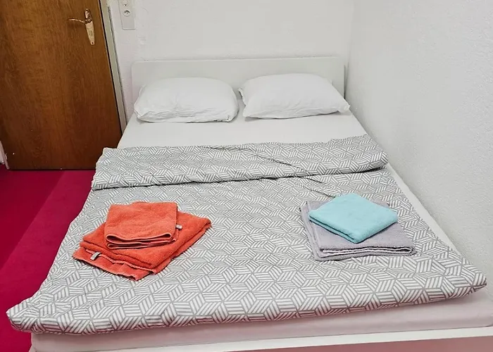 -neptun- Mit Gemeinsamer Kueche Und Bad In Der Altstadt 3*